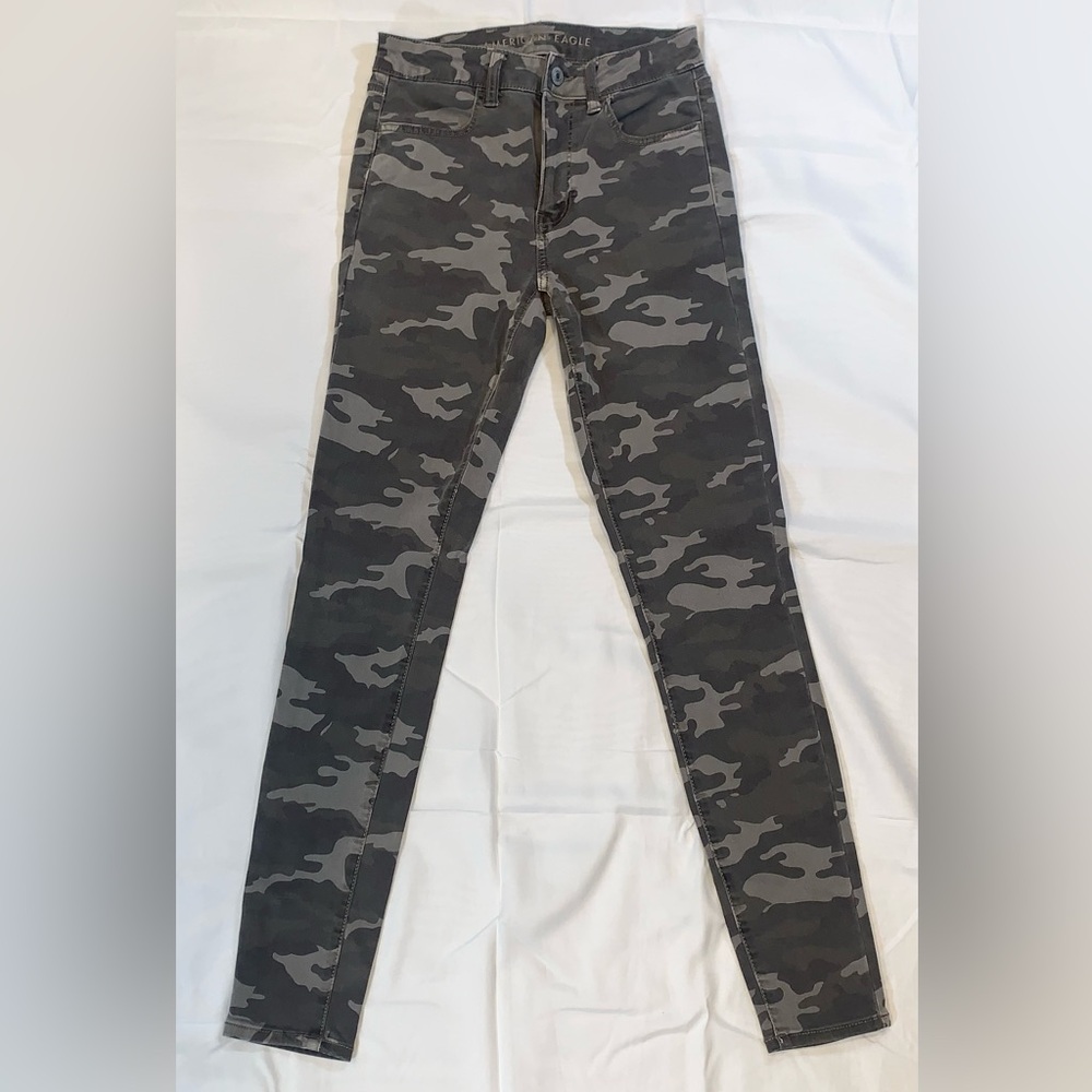 American Eagle Camo Hi-Rise Jeggings, Size 6 Long